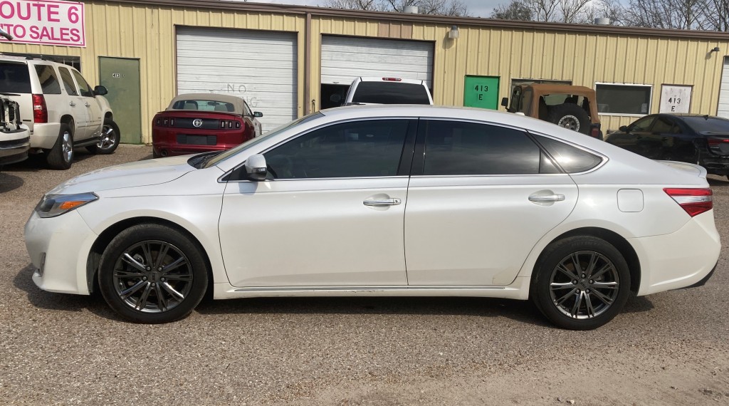 Toyota Avalon's photo