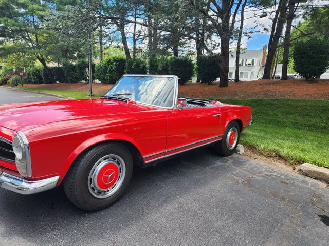 1967 Mercedes-Benz 250SL 