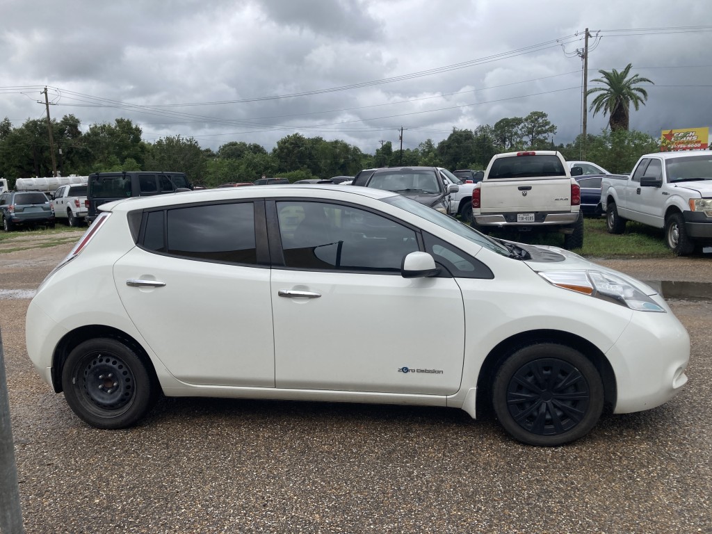 2017 Nissan LEAF S photo 2