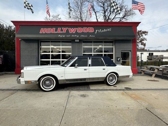 1986 Lincoln Town Car 