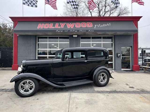 1932 Ford Sedan RestoMod 