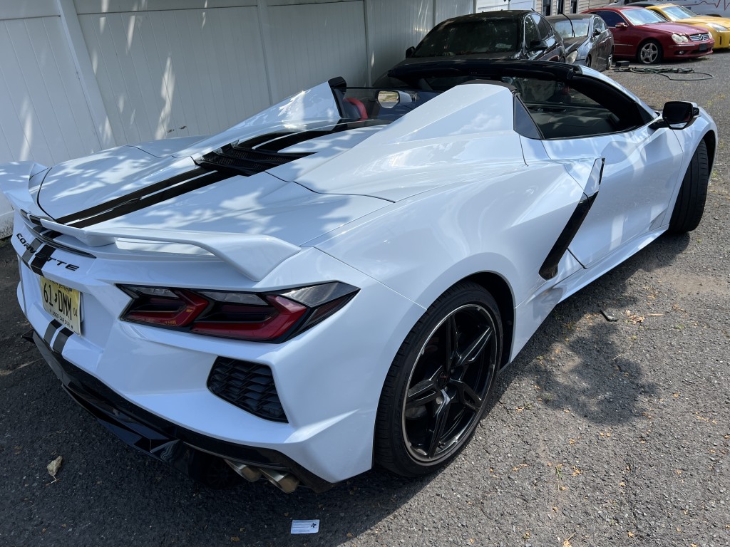 2023 Chevrolet Corvette 1LT photo 2