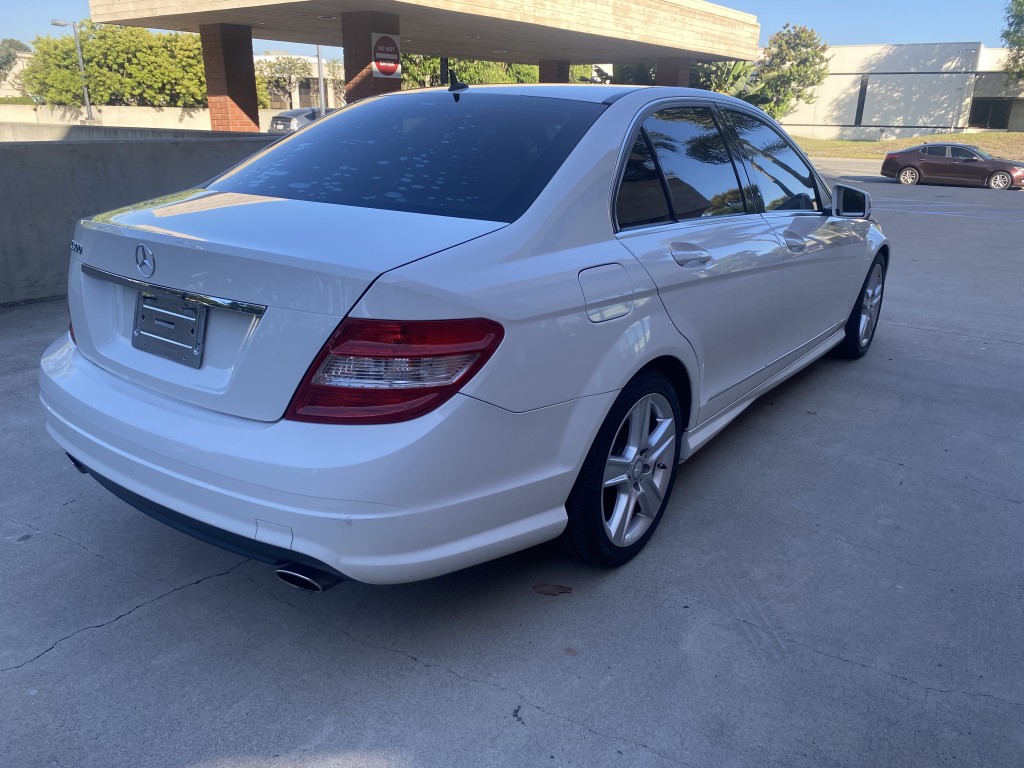 2010 Mercedes-Benz C-Class C300 Luxury photo 4