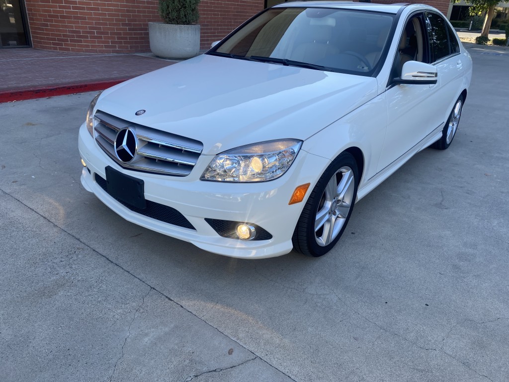 2010 Mercedes-Benz C-Class C300 Luxury photo 9