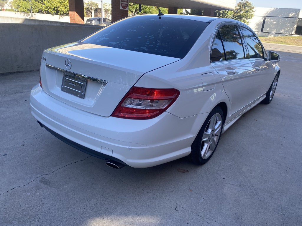 2010 Mercedes-Benz C-Class C300 Luxury photo 10