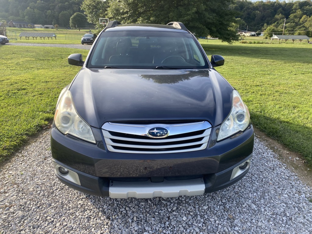 2011 Subaru Outback I Limited photo 2