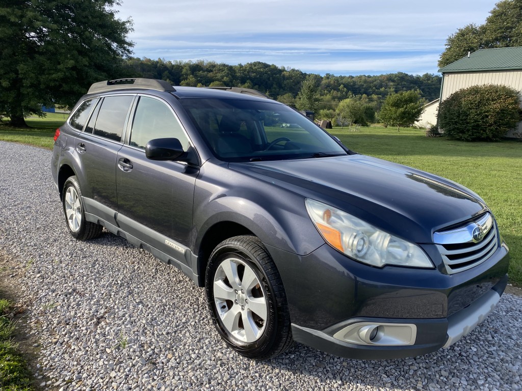 2011 Subaru Outback I Limited photo 3