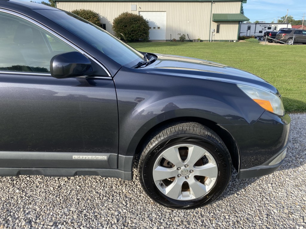 2011 Subaru Outback I Limited photo 4