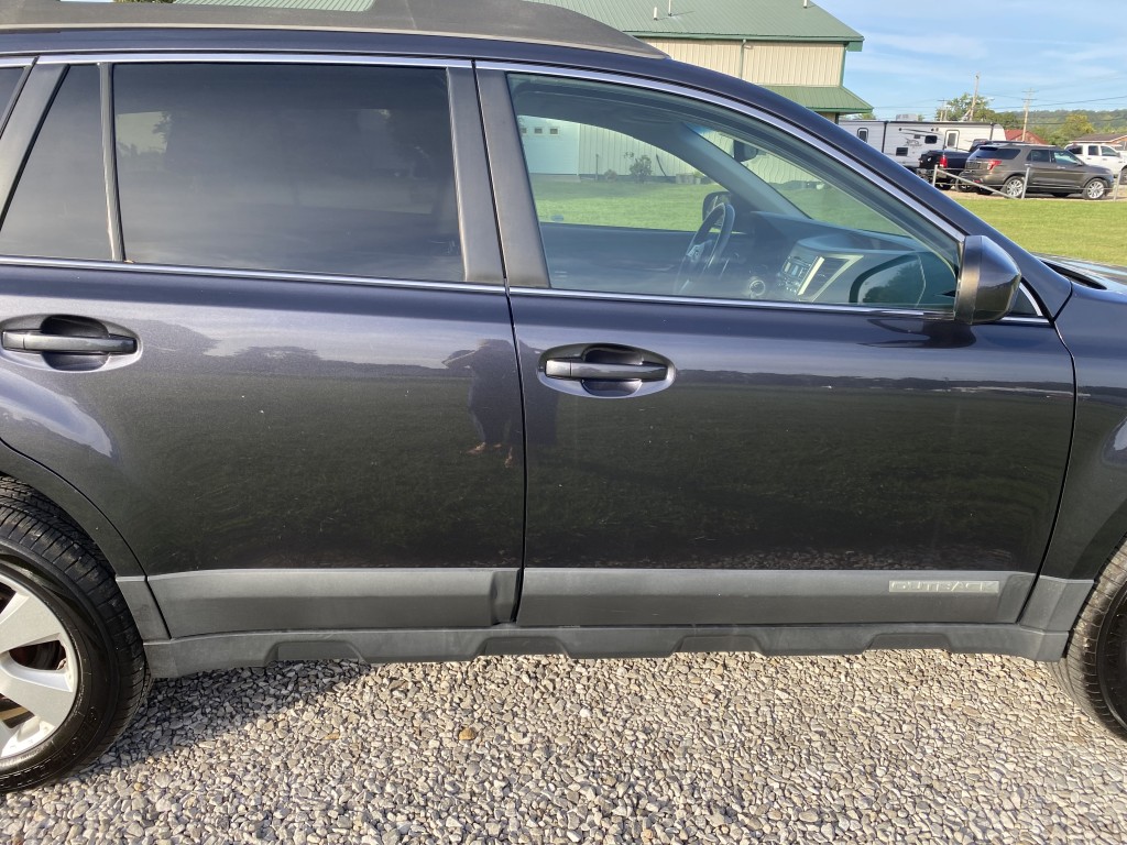 2011 Subaru Outback I Limited photo 5