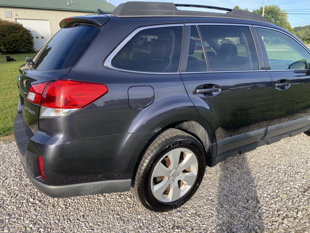 2011 Subaru Outback I Limited photo 6