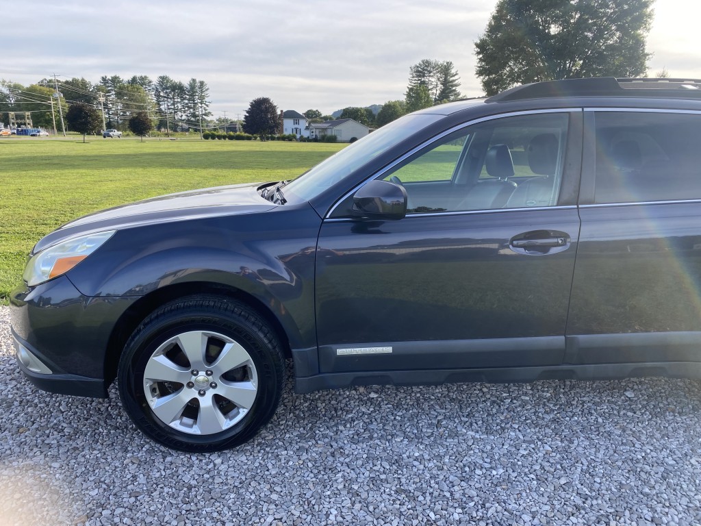 2011 Subaru Outback I Limited photo 11