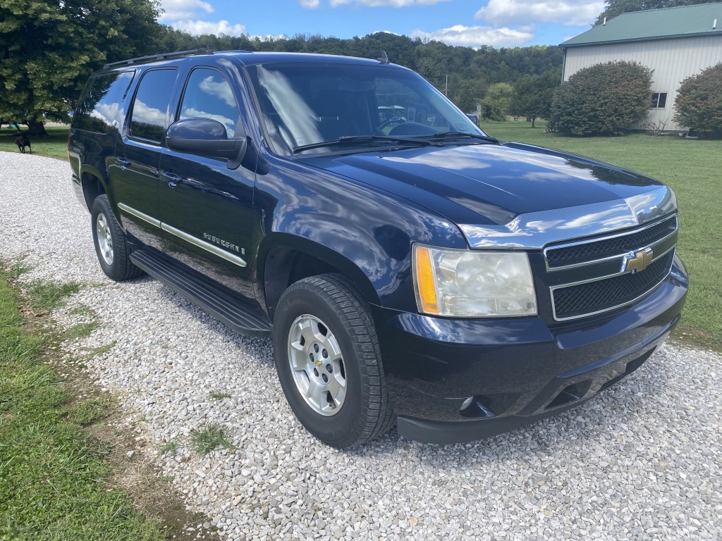 2007 Chevrolet Suburban LS photo 3