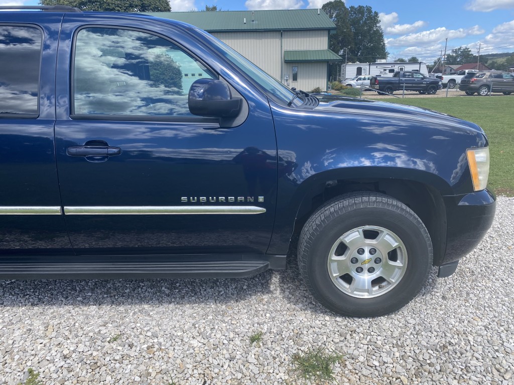 2007 Chevrolet Suburban LS photo 4