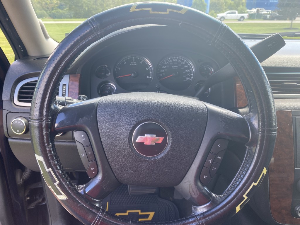 2007 Chevrolet Suburban LS photo 17