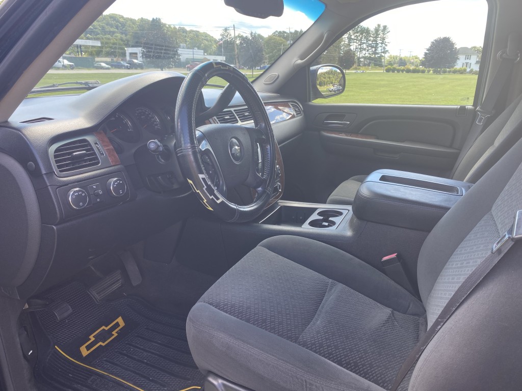 2007 Chevrolet Suburban LS photo 11