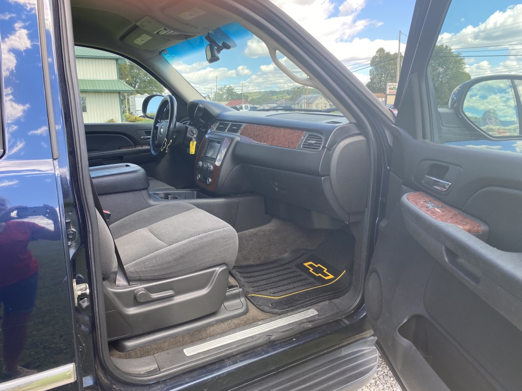 2007 Chevrolet Suburban LS photo 12