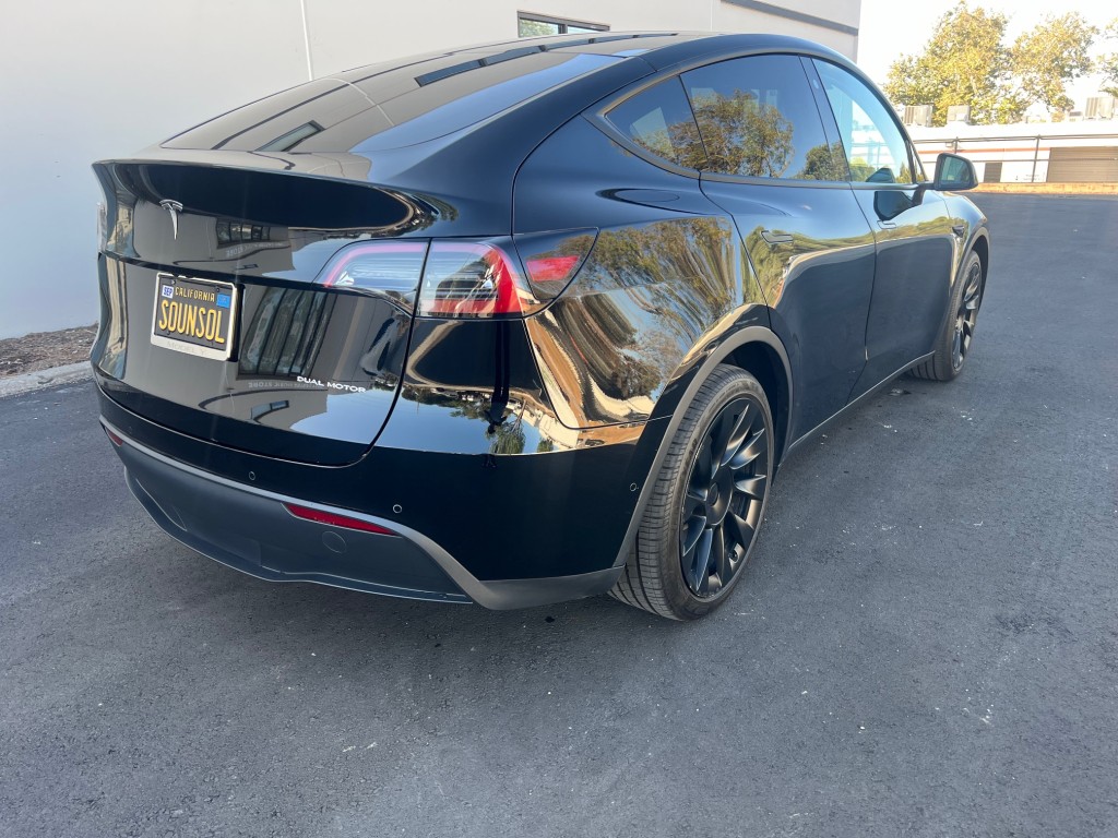 2021 Tesla Model Y Long Range photo 3