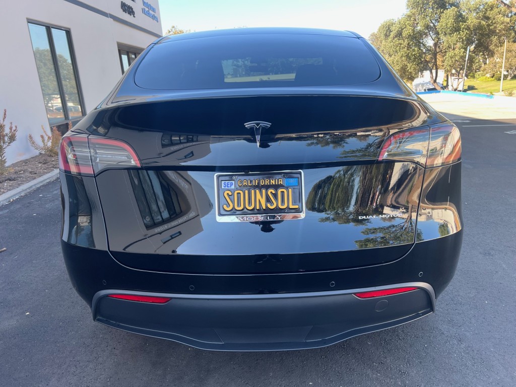 2021 Tesla Model Y Long Range photo 9