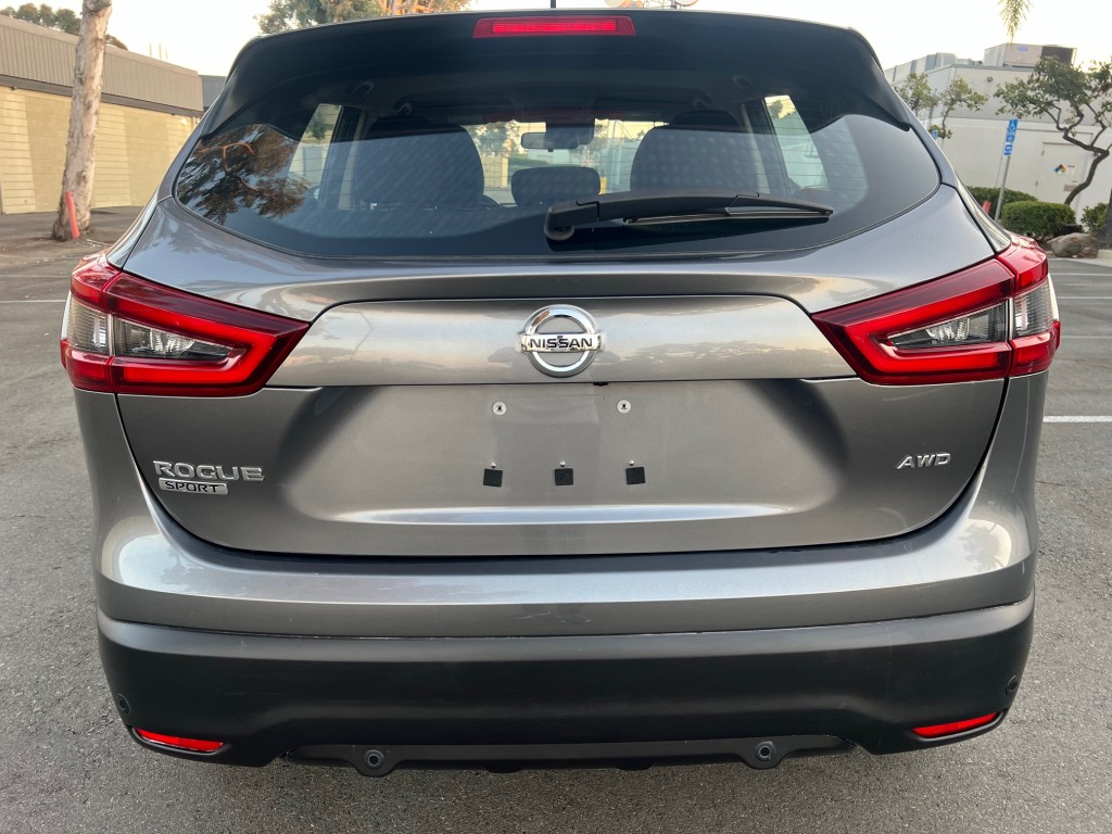 2022 Nissan Rogue Sport S photo 9