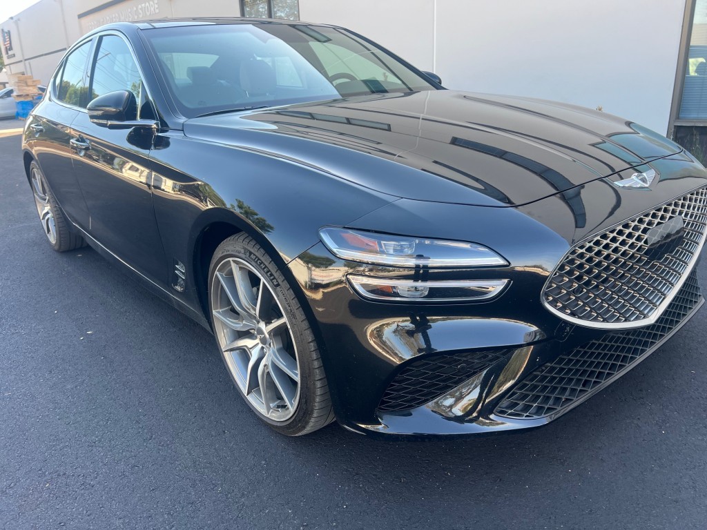 2022 GENESIS G70 Standard photo 8