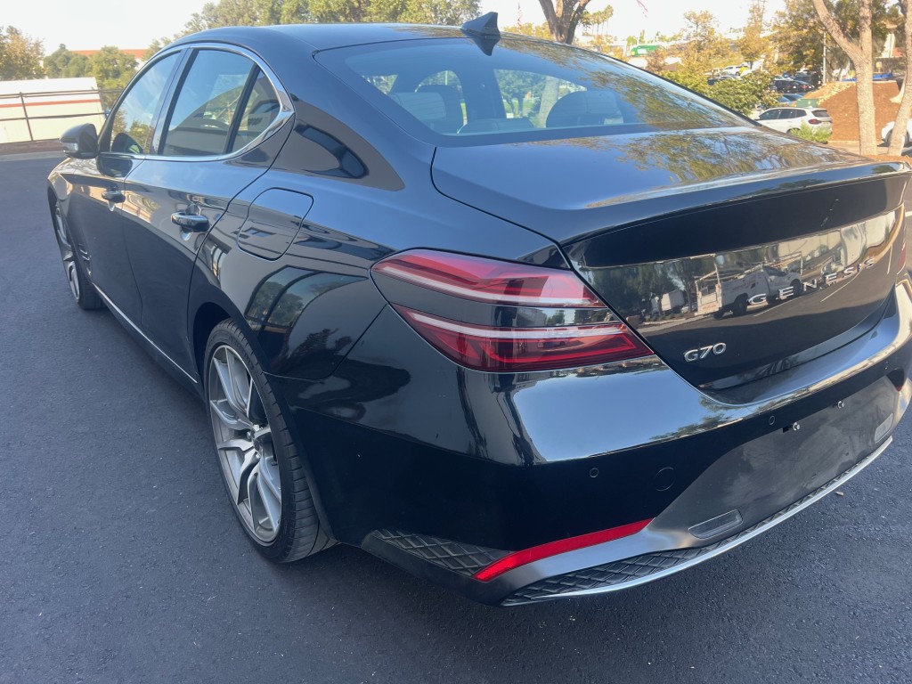 2022 GENESIS G70 Standard photo 11