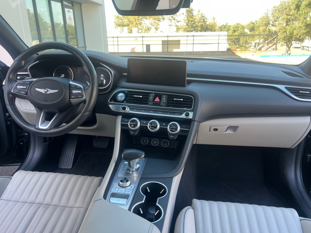 2022 GENESIS G70 Standard photo 17