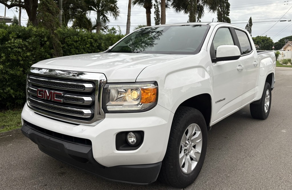 2018 GMC Canyon SLE photo 2