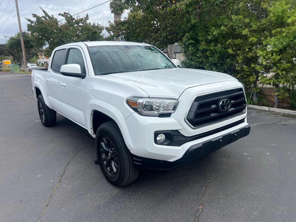 2022 Toyota Tacoma SR5 photo 2