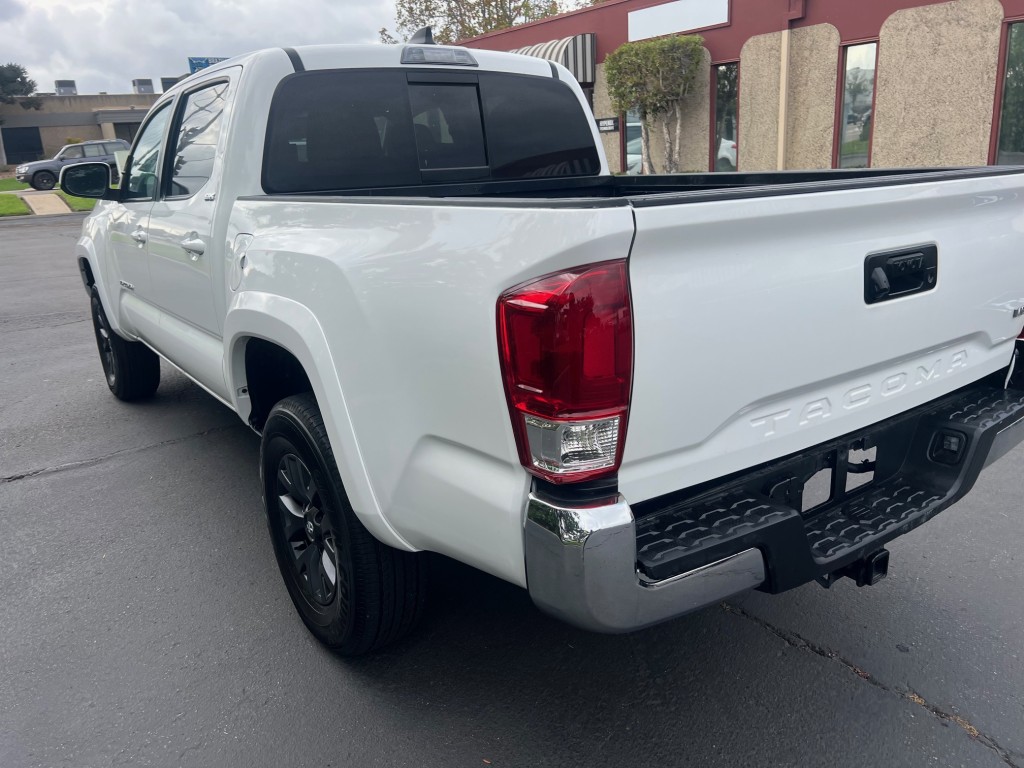 2022 Toyota Tacoma SR5 photo 10