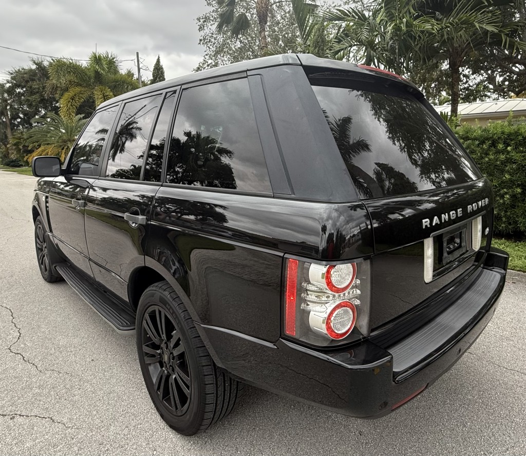 2011 Land Rover Range Rover HSE photo 9