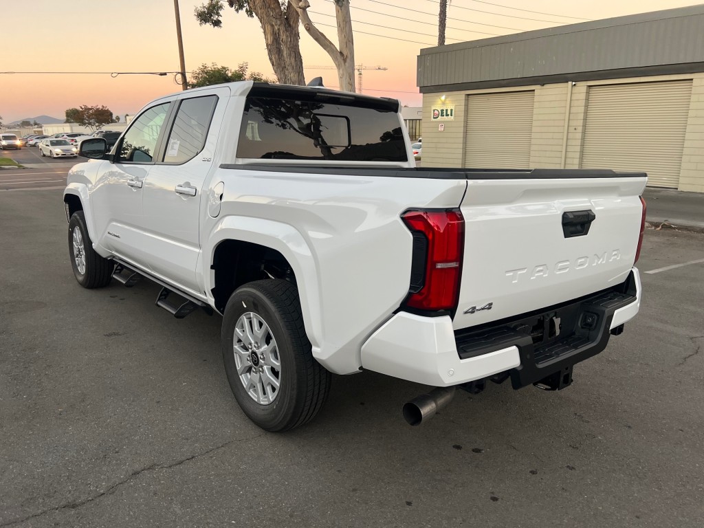 2024 Toyota Tacoma SR5 photo 4