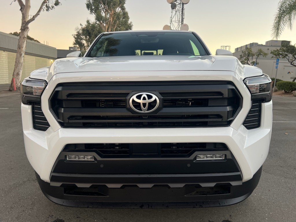 2024 Toyota Tacoma SR5 photo 6