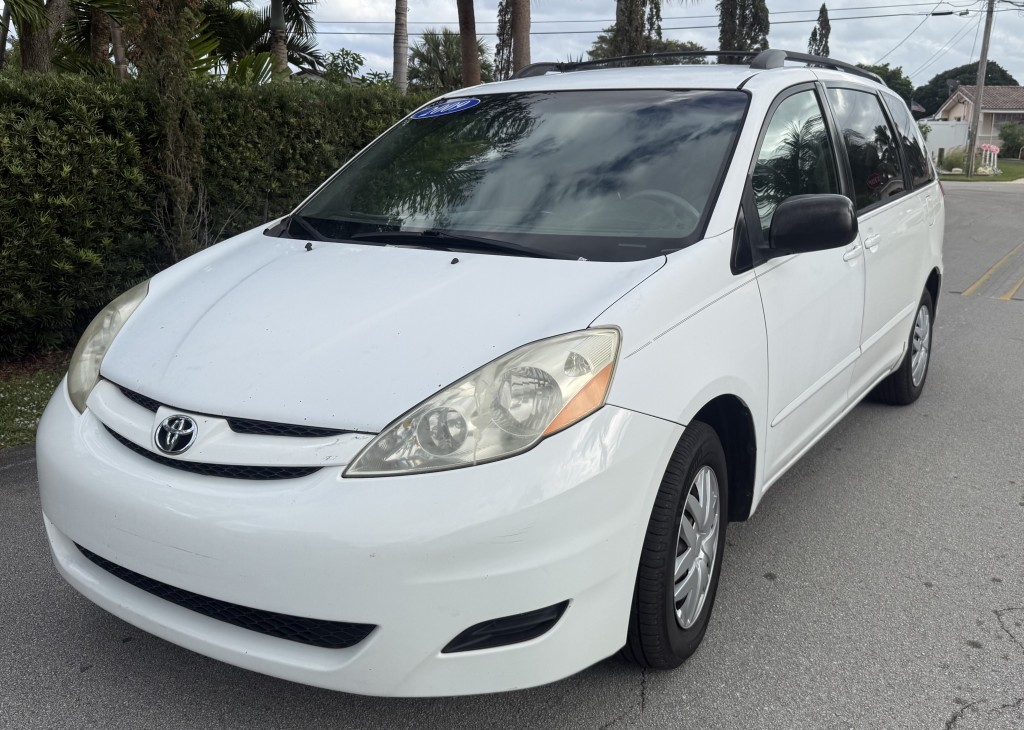 2009 Toyota Sienna CE photo 7