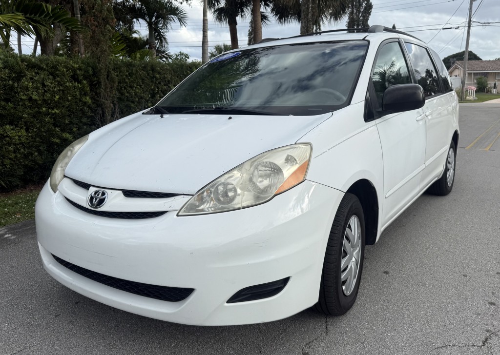 2009 Toyota Sienna CE photo 5