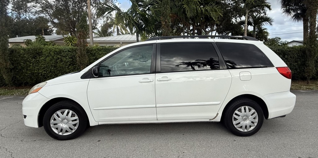 2009 Toyota Sienna CE photo 8