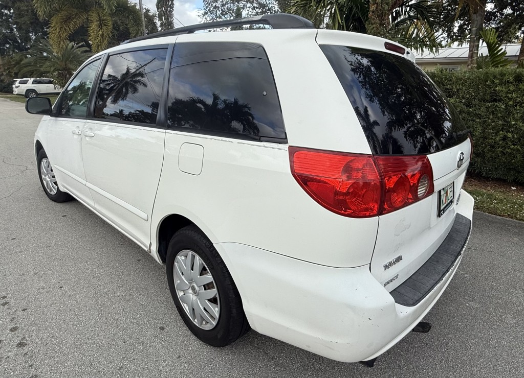 2009 Toyota Sienna CE photo 10