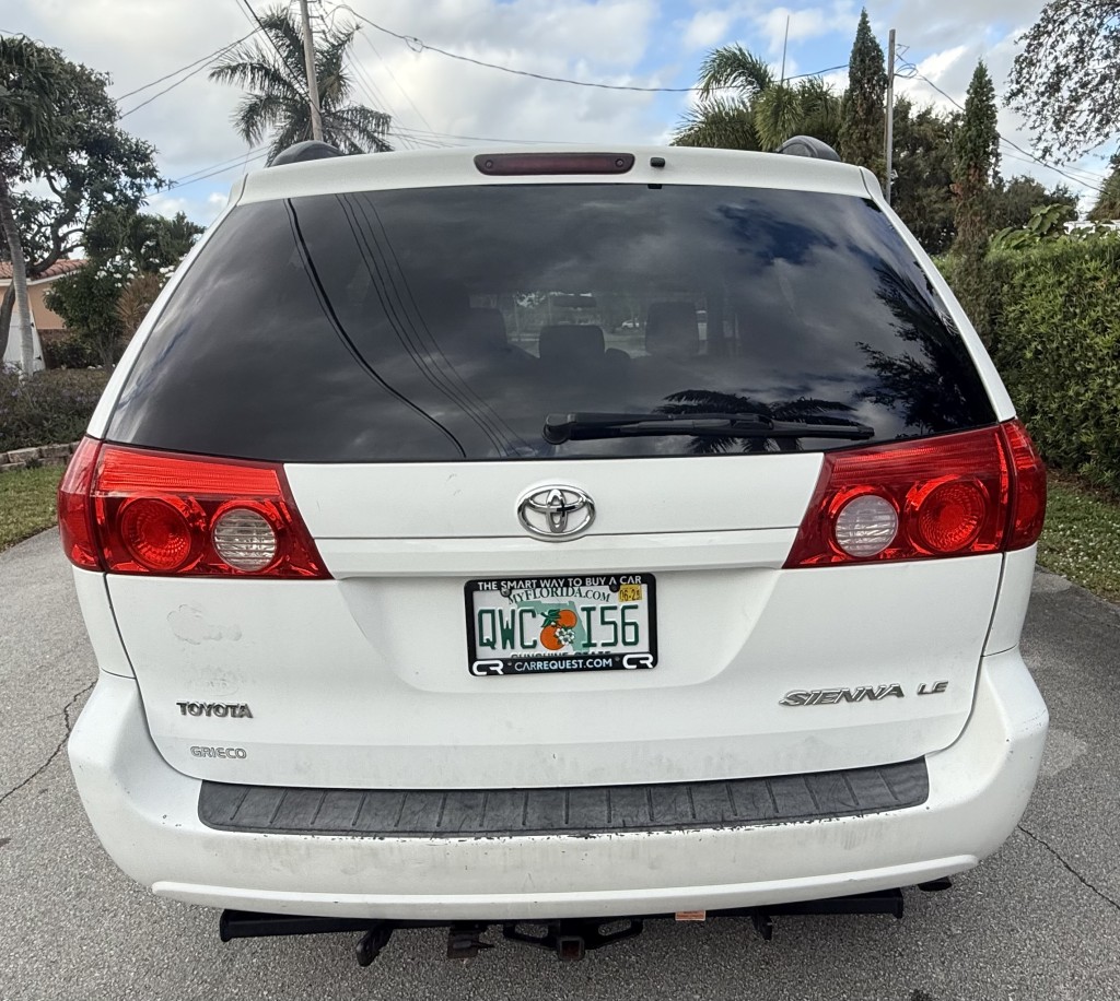 2009 Toyota Sienna CE photo 14