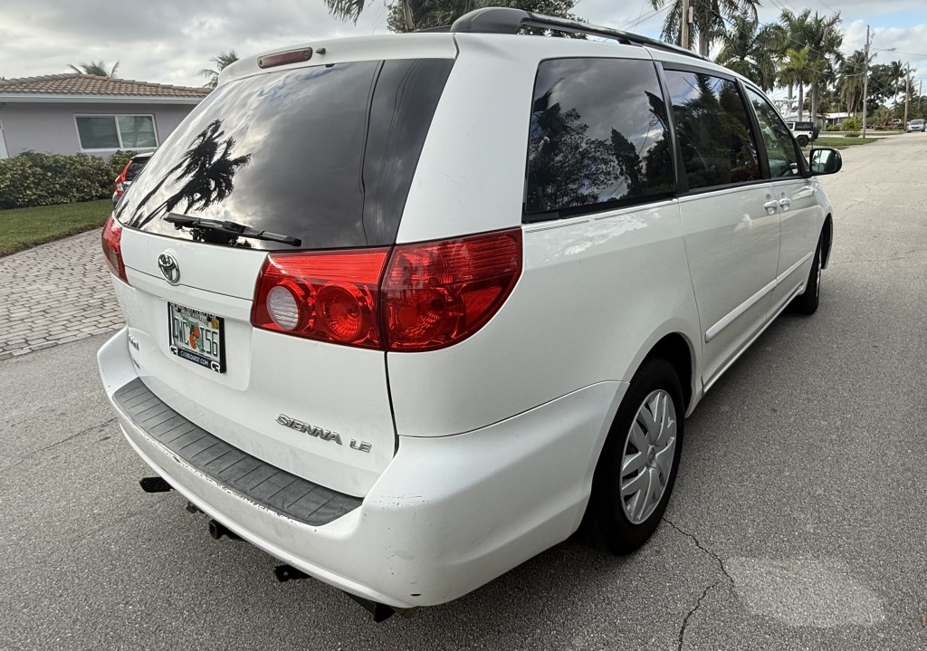 2009 Toyota Sienna CE photo 13