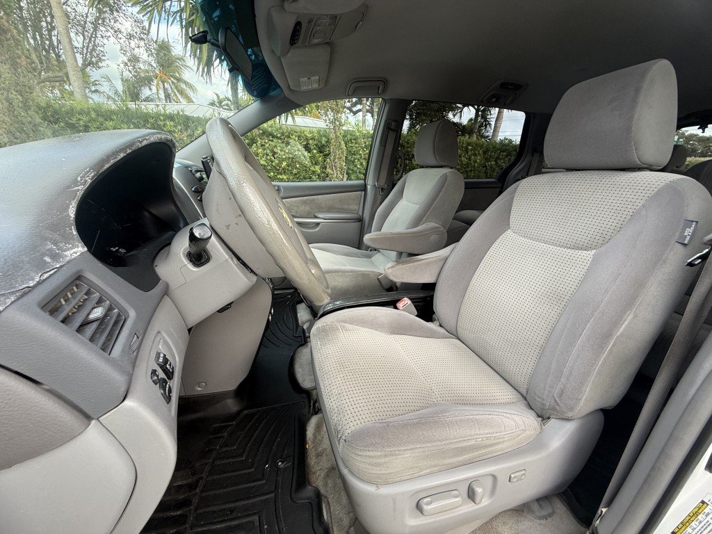 2009 Toyota Sienna CE photo 15