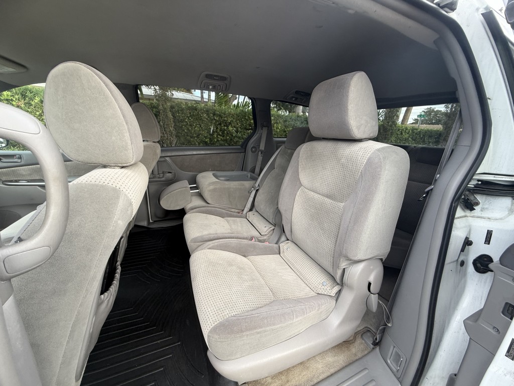 2009 Toyota Sienna CE photo 17