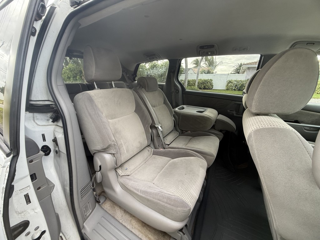 2009 Toyota Sienna CE photo 18