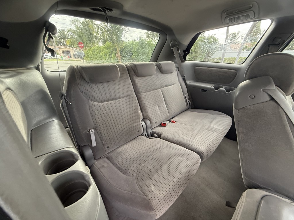 2009 Toyota Sienna CE photo 20