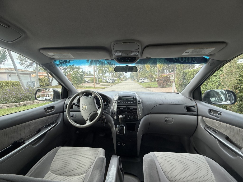 2009 Toyota Sienna CE photo 21