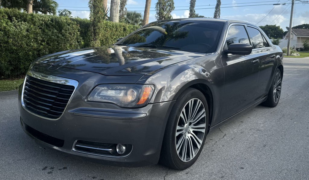 2014 Chrysler 300 S photo 2