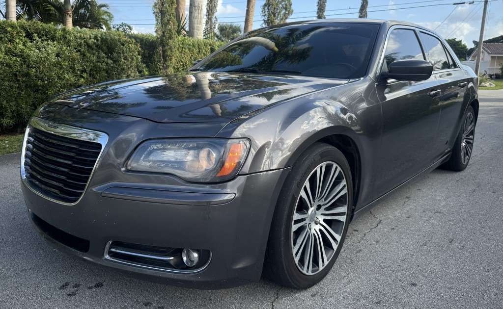 2014 Chrysler 300 S photo 4