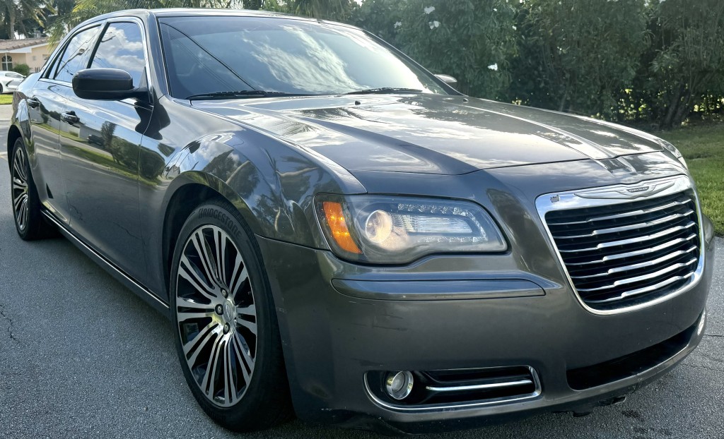 2014 Chrysler 300 S photo 5