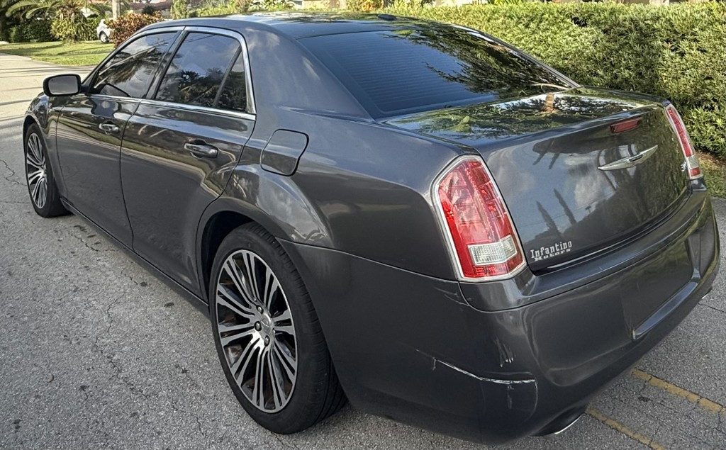 2014 Chrysler 300 S photo 8