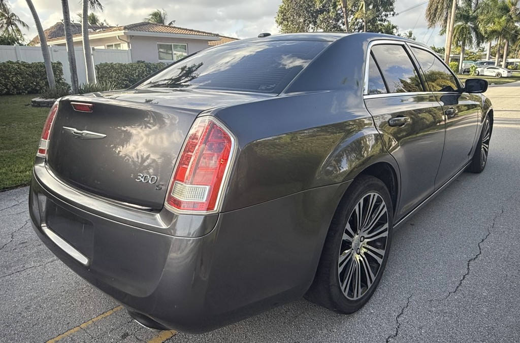 2014 Chrysler 300 S photo 7