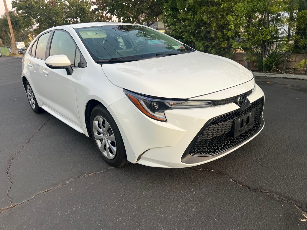 2021 Toyota Corolla LE photo 2