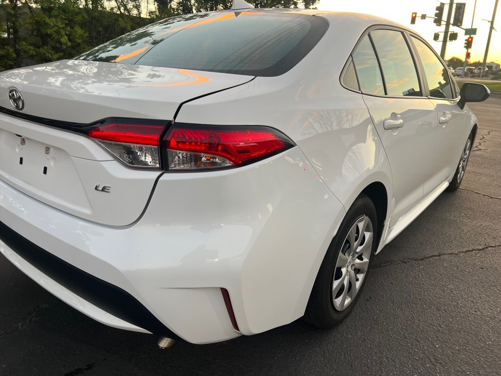 2021 Toyota Corolla LE photo 8